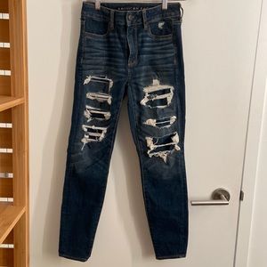 WORN ONLY ONCE American Eagle Outfitters Jeans - Size 4 SHORT